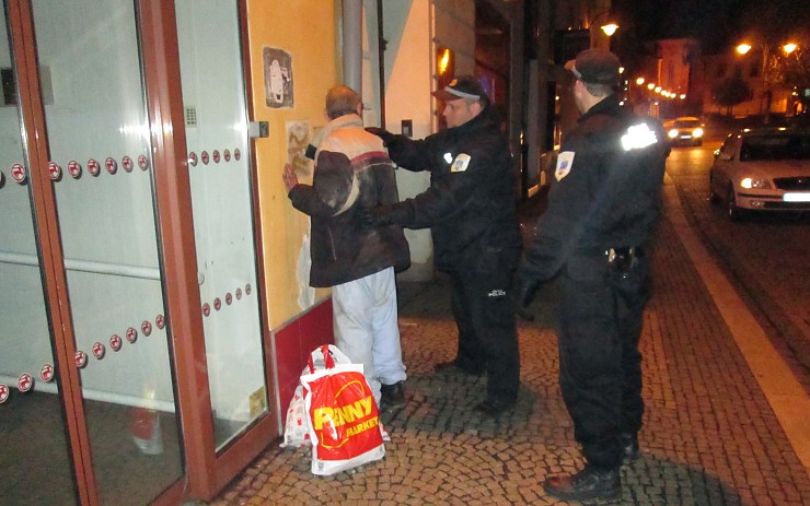 Zloděj neměl šanci zmizet. Foto: MP Chomutov Zloděj neměl šanci zmizet. Foto: MP Chomutov